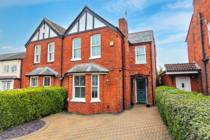 3 Bedroom Semi Detached House For Sale In St. Michaels Road, Tilehurst, Reading, RG30