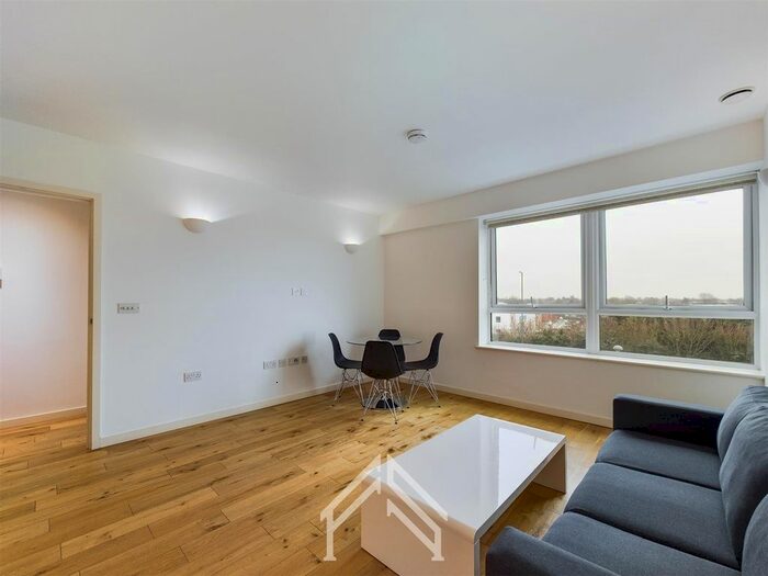 1 Bedroom Flat To Rent In Dolphin House, Windmill Road, TW16
