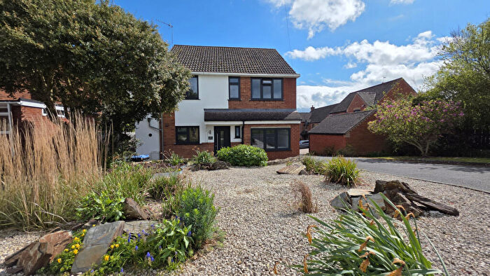 4 Bedroom Detached House For Sale In Abbey Lane, Southam, CV47