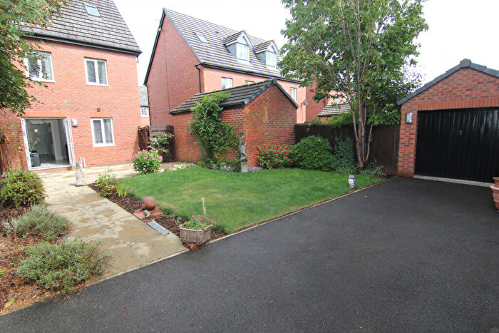 4 Bedroom Detached House For Sale In Waterside View, Droylsden, M43