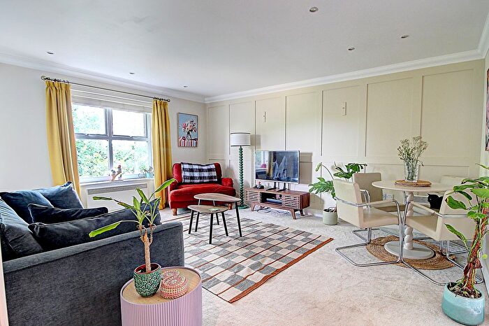 2 Bedroom Flat For Sale In Russell Road, Basingstoke, RG21