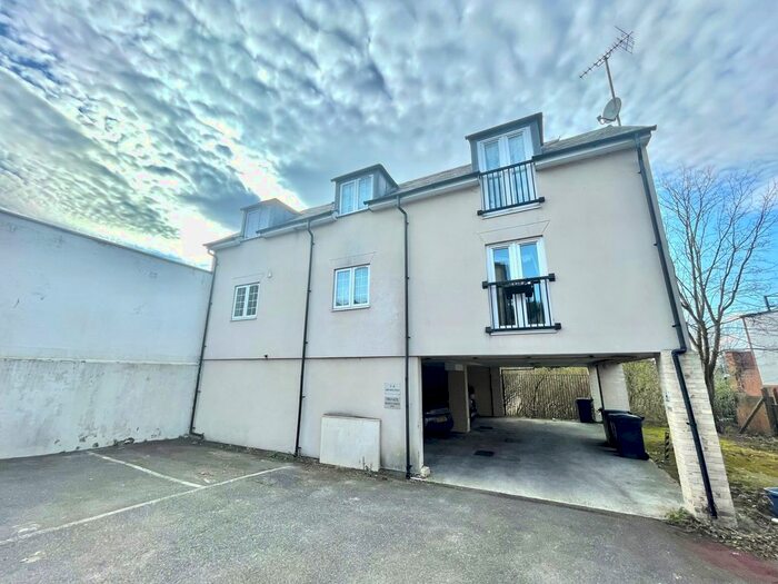 1 Bedroom Flat To Rent In High Street, Ongar, CM5