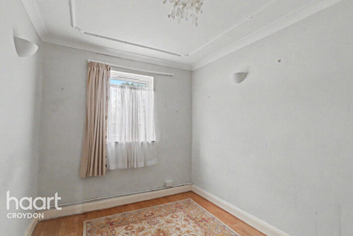 3 Bedroom Detached Bungalow For Sale In Chaffinch Avenue, Croydon, CR0