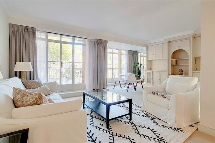 2 Bedroom Flat To Rent In Cadogan Place, London, SW1X