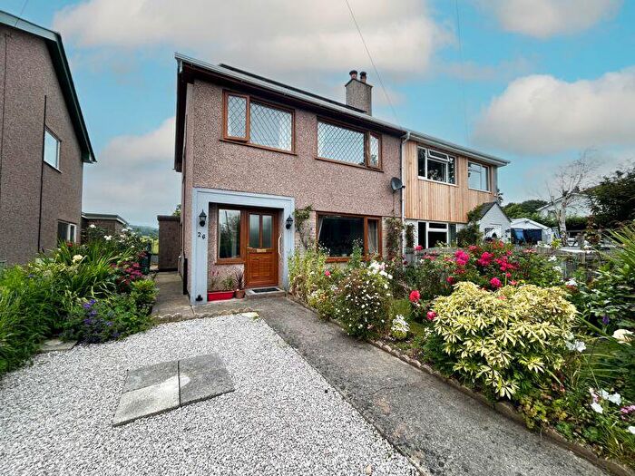 3 Bedroom Semi-Detached House For Sale In Maes Refail, Conwy, LL32