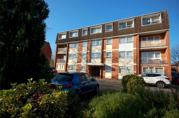 3 Bedroom Flat To Rent In Northumberland House, Ballards Lane, Finchley N3