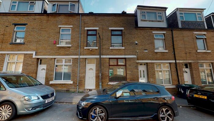4 Bedroom Terraced House To Rent In St Michaels Road, White Abbey Road, BD8
