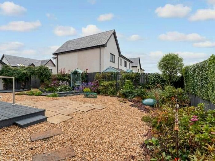 5 Bedroom Detached House For Sale In Maidenhead Gardens, Maidens