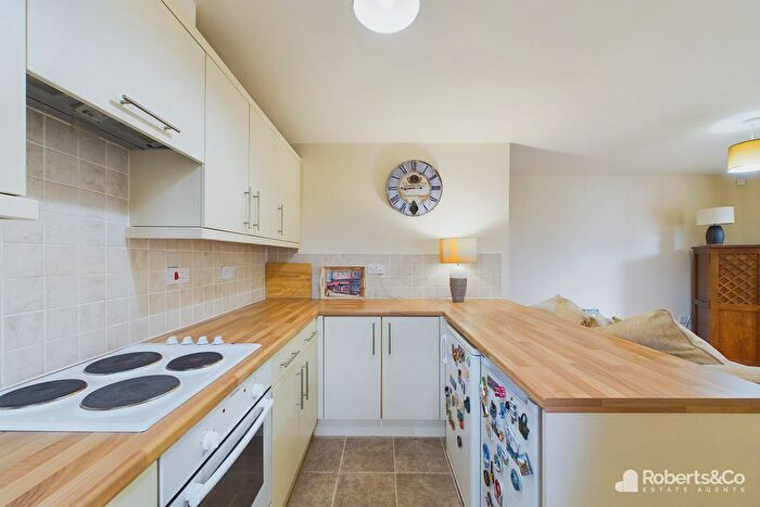 2 Bedroom Flat For Sale In Mayfield Close, Penwortham, PR1