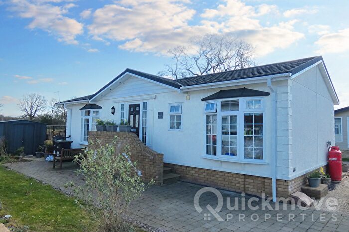 2 Bedroom Park Home For Sale In Wimborne, Dorset, BH21