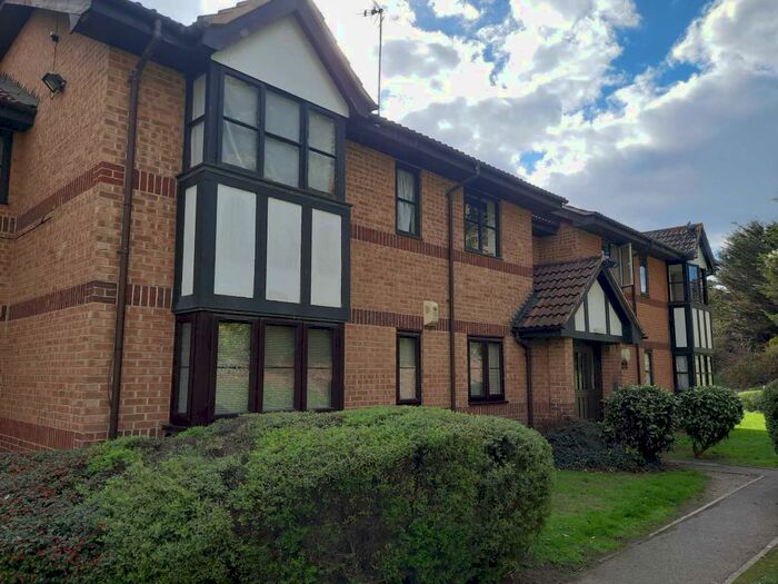 2 Bedroom Flat To Rent In Frobisher Road, Erith, DA8