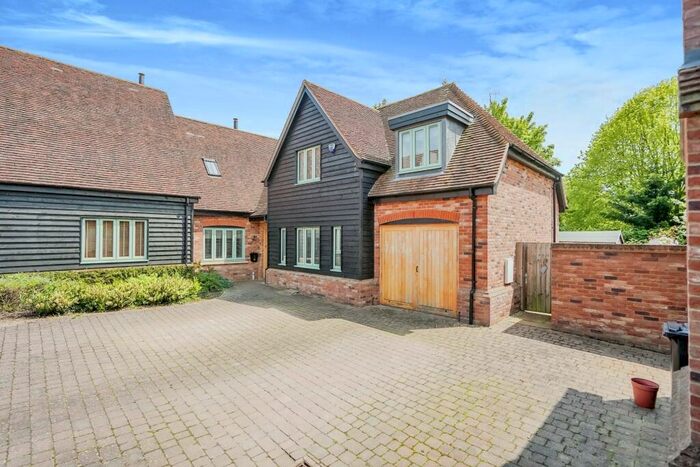 4 Bedroom Character Property For Sale In Greenhill View, Tilsworth, Leighton Buzzard, LU7