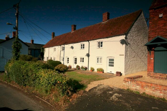 2 Bedroom Cottage To Rent In Vine Cottages, High Street, Oxford, OX44