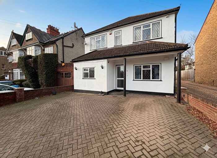 4 Bedroom Detached House To Rent In Church Road, Northwood, HA6