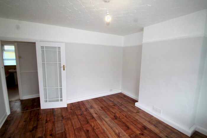 2 Bedroom Maisonette To Rent In Cray Valley Road, Orpington BR5