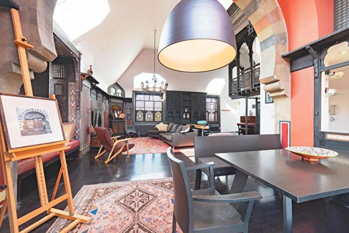 4 Bedroom Apartment To Rent In Lyndhurst Road, Hampstead, NW3