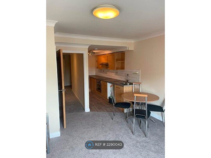 3 Bedroom Flat To Rent In Oxon Court, Portsmouth, PO1