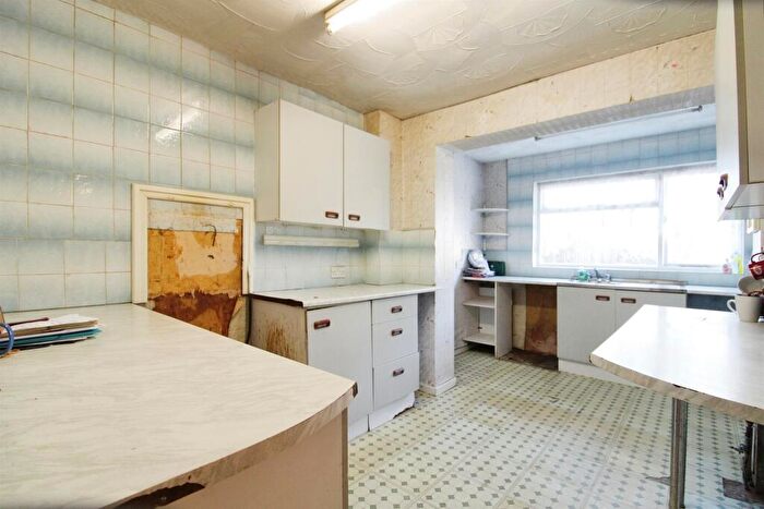 3 Bedroom End Of Terrace House For Sale In Ashburton Avenue, Llanrumney, Cardiff, CF3