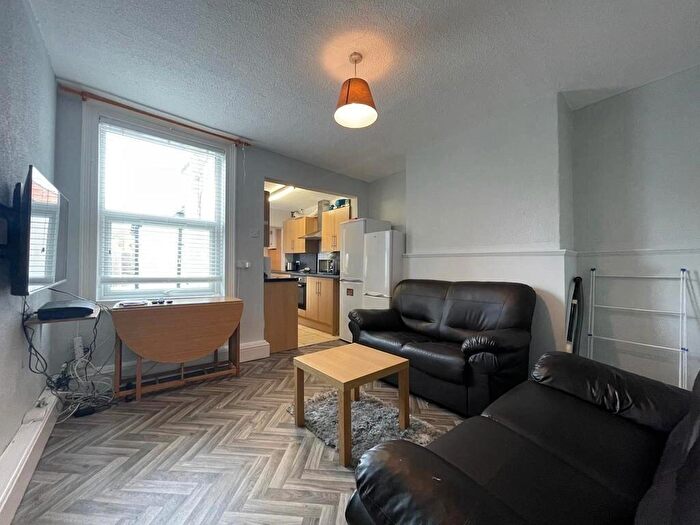 4 Bedroom Terraced House To Rent In Charming Bed Property // Sep, LN1