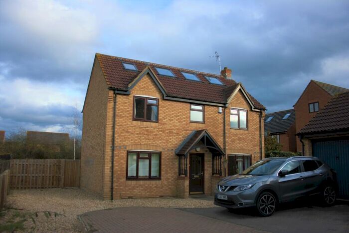 5 Bedroom Detached House To Rent In Abbeydore Grove, Monkston, Milton Keynes, MK10