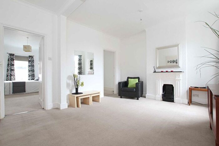 2 Bedroom Flat To Rent In Northfield Avenue, Ealing, W13