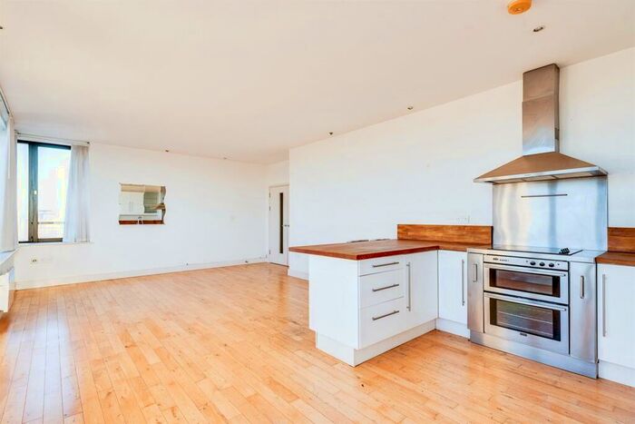 2 Bedroom Apartment To Rent In Farnsby Street, Swindon, SN1