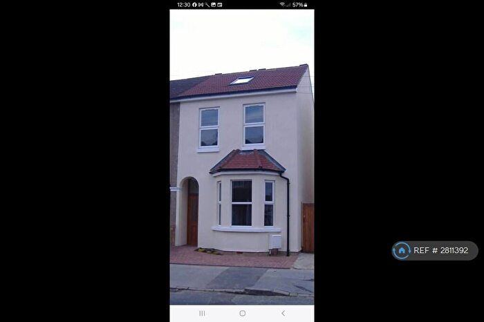 4 Bedroom Semi-Detached House To Rent In Davidson Road, Croydon, CR0