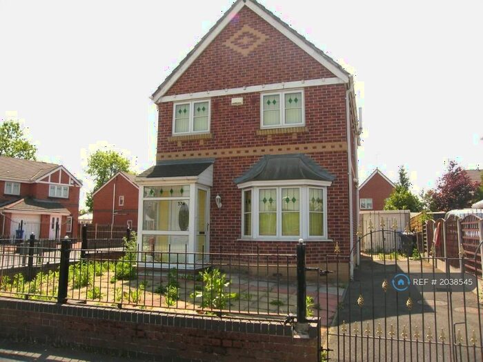3 Bedroom Detached House To Rent In Victoria Avenue East, Manchester, M9