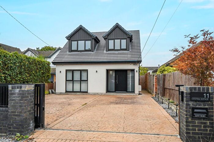 4 Bedroom Detached House For Sale In Central Avenue, Billericay, CM12