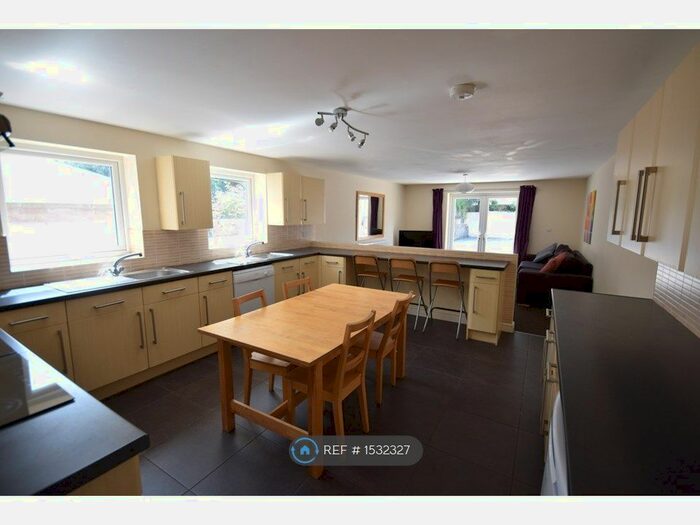 10 Bedroom Semi-Detached House To Rent In Wyeverne Road, Cardiff, CF24
