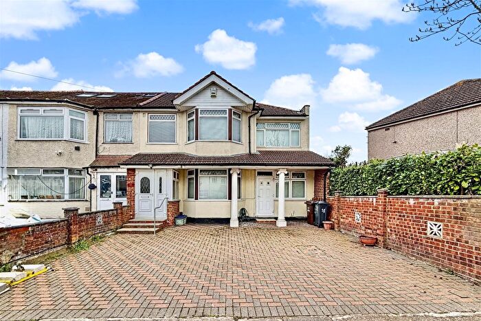 6 Bedroom End Of Terrace House For Sale In Francis Road, Hounslow, TW4