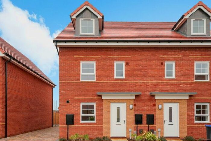 4 Bedroom Semi-Detached House To Rent In Lilac Way, Overstone, NN6