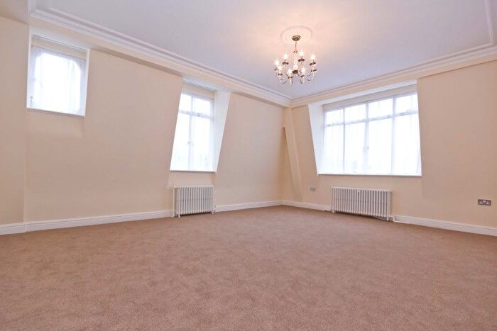 3 Bedroom Flat To Rent In Abbotsbury Road, London, W14