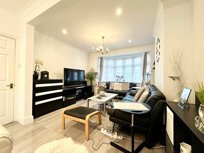 3 Bedroom Terraced House To Rent In Trinity Avenue, Enfield, EN1