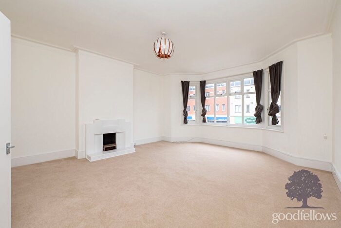 4 Bedroom Maisonette To Rent In Woodcote Mews, Wallington, SM6