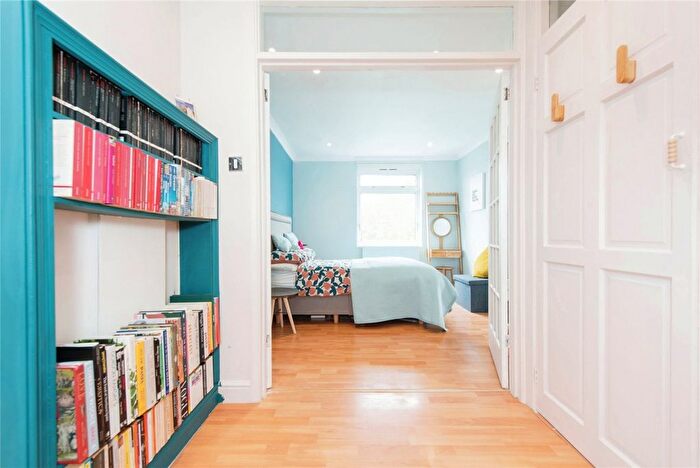 1 Bedroom Flat For Sale In Down Road, Teddington, TW11