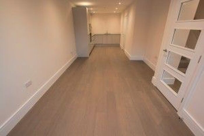 4 Bedroom Town House To Rent In Champlain Street, Reading, RG2