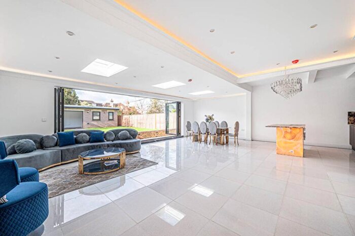 5 Bedroom Semi-Detached House For Sale In Purley Avenue, Cricklewood, London, NW2