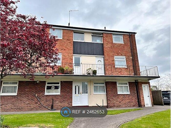 2 Bedroom Flat To Rent In The Farmlands, London, UB5