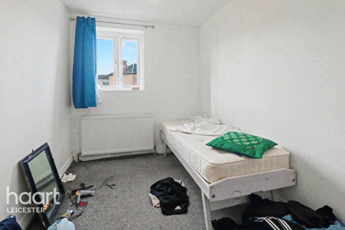 5 Bedroom End Of Terrace House For Sale In Pollard Road, Leicester, LE3