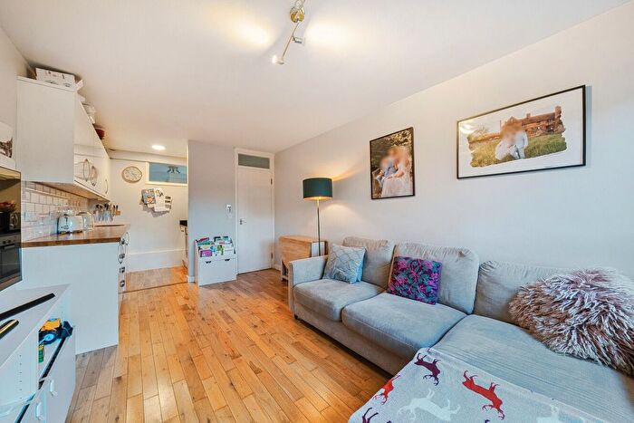 2 Bedroom Flat For Sale In Bartholomew Close, London, SW18