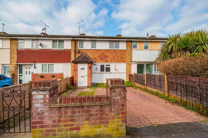3 Bedroom Terraced House To Rent In Appleford Road, Reading, RG30