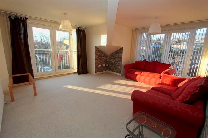 2 Bedroom Flat To Rent In Woodside Court, Horsforth, LS18