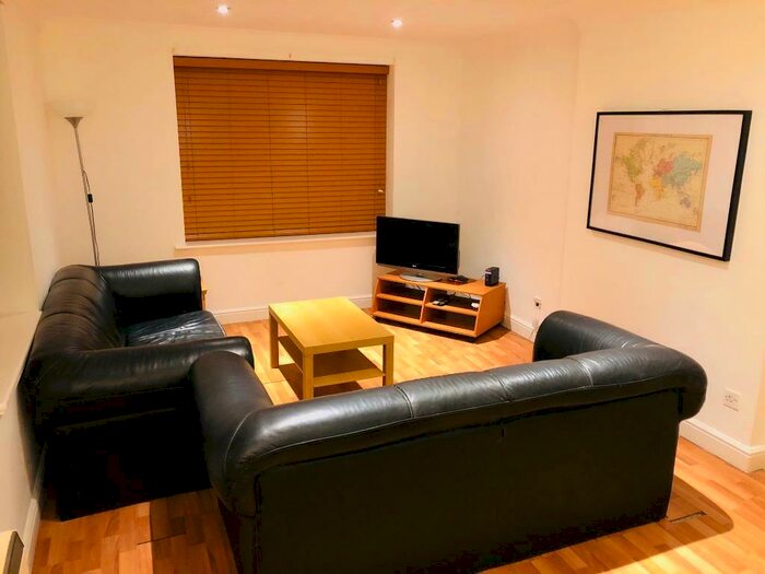 3 Bedroom Apartment To Rent In Brotherton Drive, Salford, M3