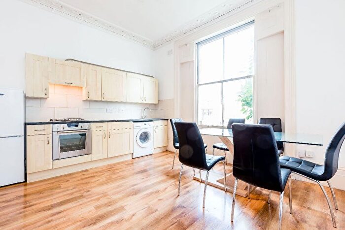 2 Bedroom Flat To Rent In Camden Road, London, N7