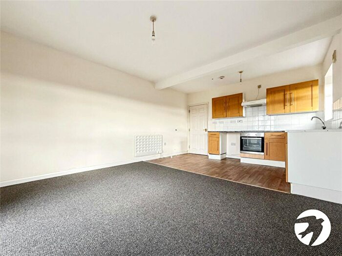 1 Bedroom Flat To Rent In Samuels Tower, Longhill Avenue, Chatham, Kent, ME5