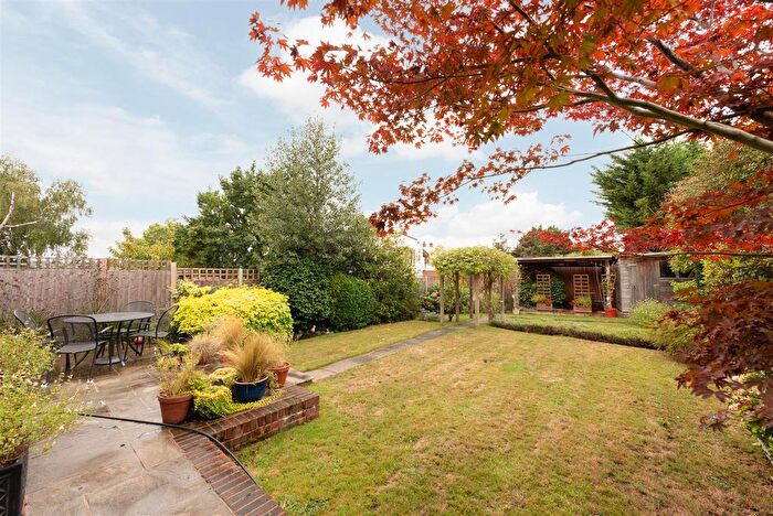 5 Bedroom Semi-Detached House For Sale In Townsend Avenue, London, N14