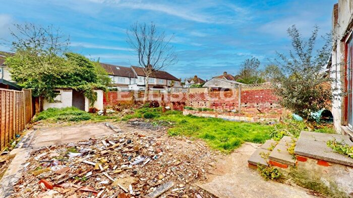 3 Bedroom End Of Terrace House For Sale In Sudbury Heights Avenue, Greenford, UB6