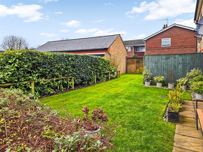 2 Bedroom Maisonette For Sale In Sovereign Mews, Gated Development, EN4