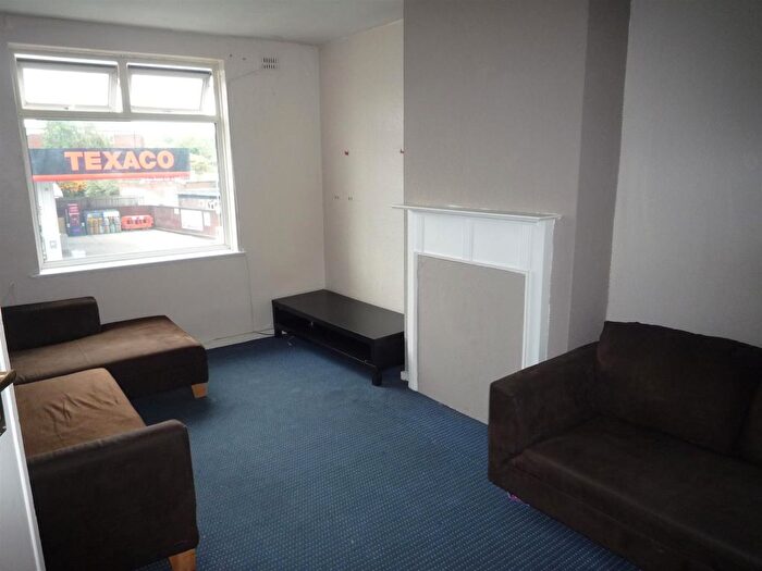 2 Bedroom Maisonette To Rent In Hale Lane, Edgware, HA8